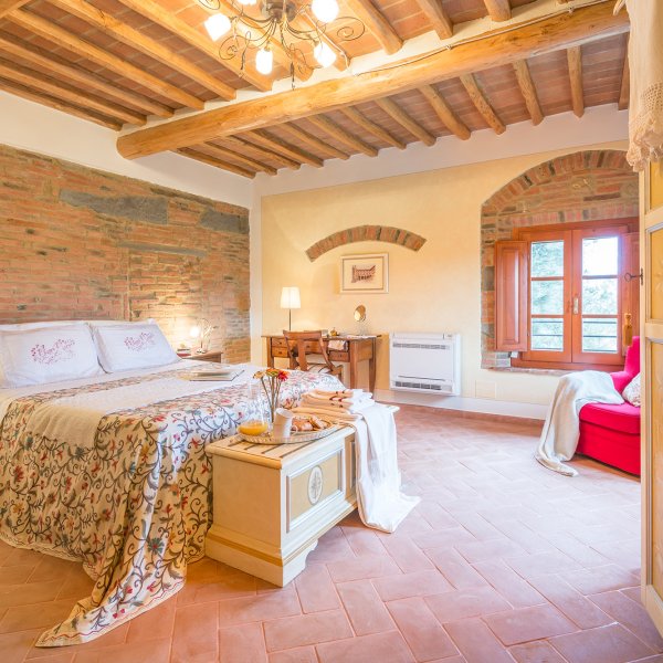 Ambra | Tuscan apartment in a historic building