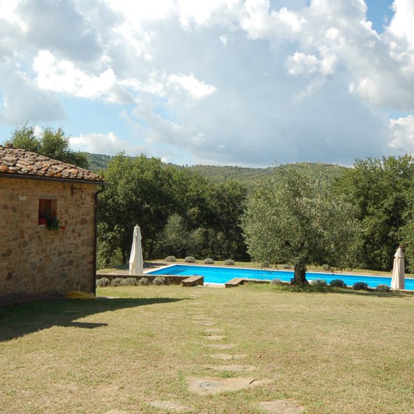 Pagliaio | Tuscan Haybarn with big shared pool