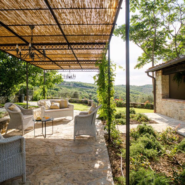 Podere Castello | Elegant Tuscan Farmhouse with vineyard views